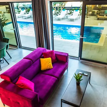 Olive Tree Mansion * ויר