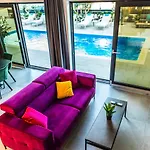 Olive Tree Mansion * Vir