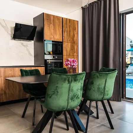 Olive Tree Mansion * Vir