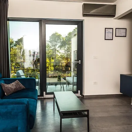 Olive Tree Mansion Apartman Vir